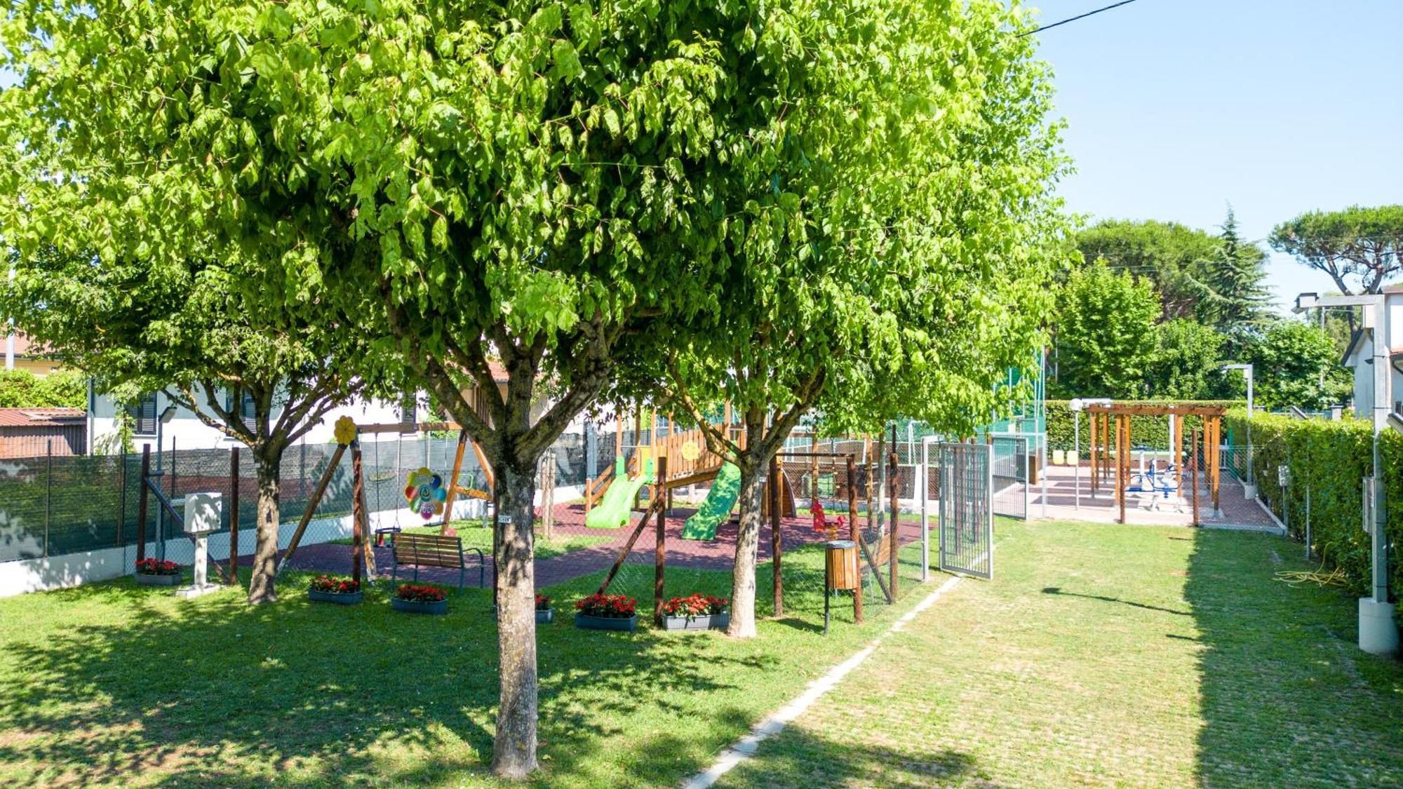 Camping Apuano Marina di Massa Exterior photo
